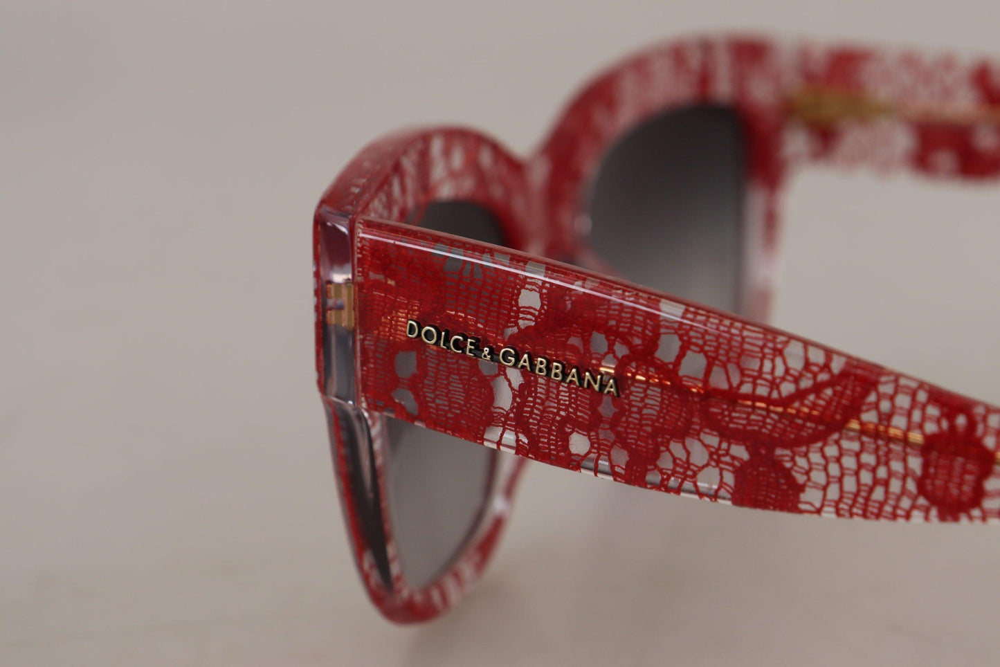Lunettes de soleil design Dolce & Gabbana avec dentelle sicilienne
