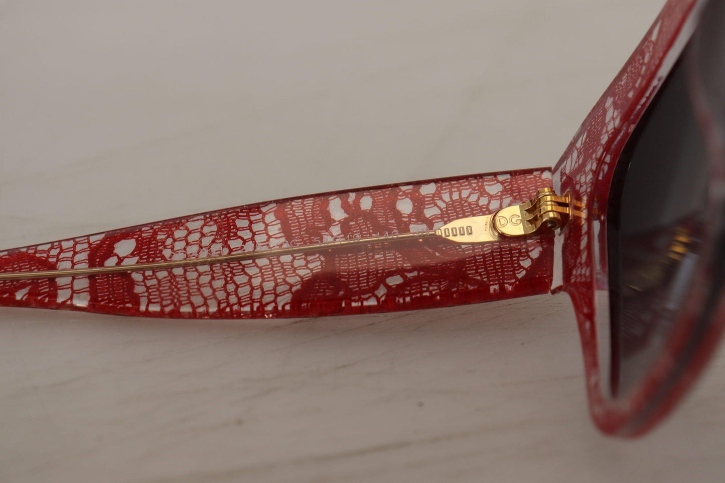 Lunettes de soleil teintées en dentelle sicilienne chic de Dolce & Gabbana