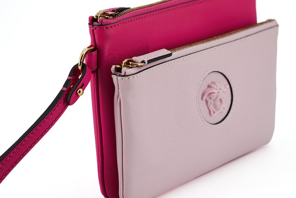 Pochette Versace en cuir de veau rose avec détails Medusa emblématiques