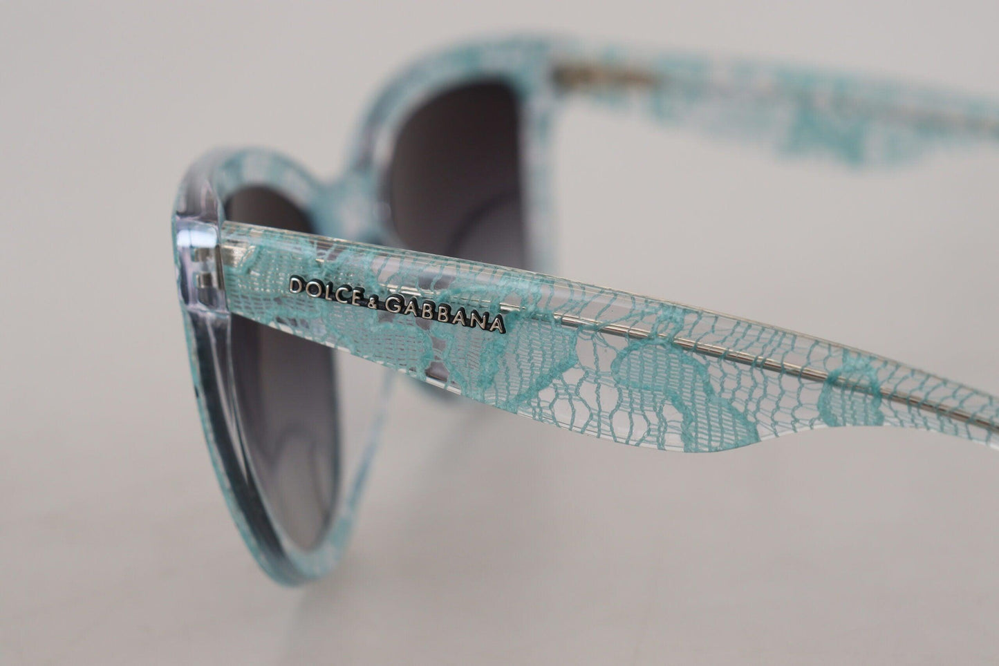 Lunettes de soleil élégantes Dolce & Gabbana avec détails en dentelle bleue