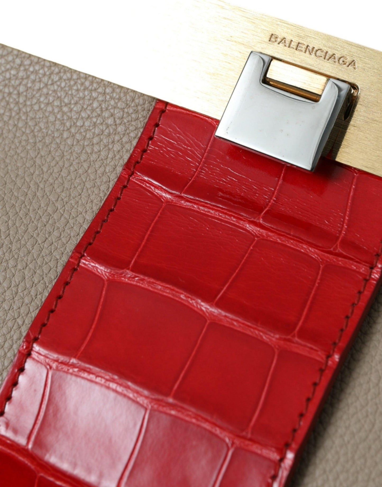 Pochette Balenciaga en cuir de veau et alligator bicolore