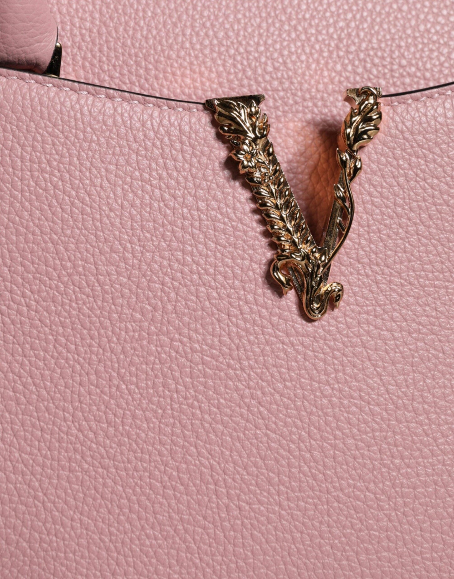 Petit sac à bandoulière en cuir de veau grainé rose Versace