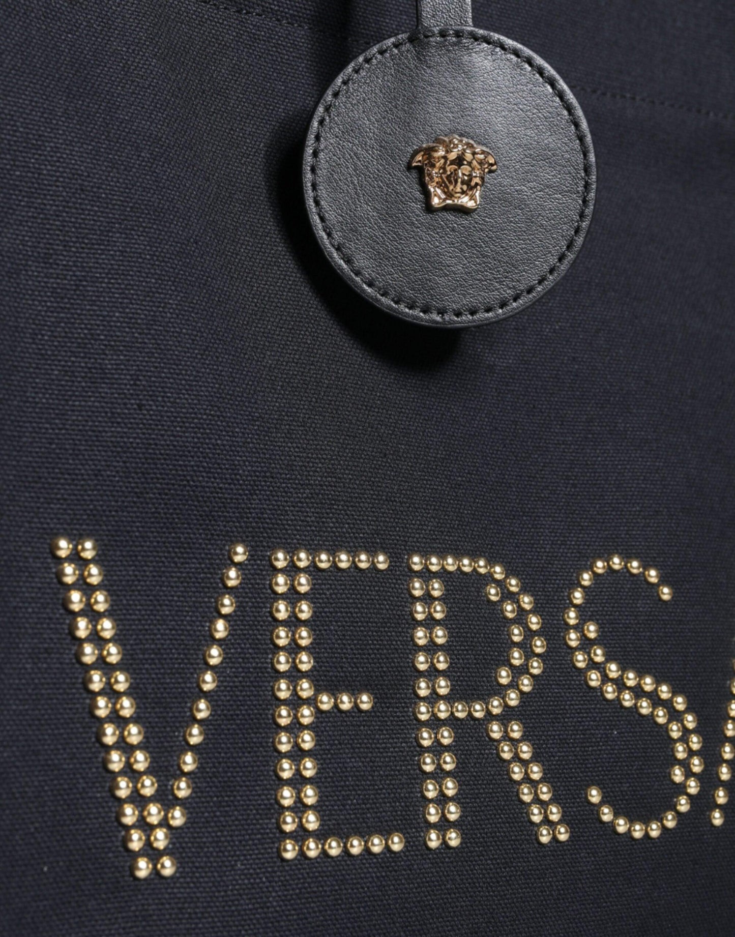 Sac fourre-tout à bandoulière en cuir noir avec logo Versace