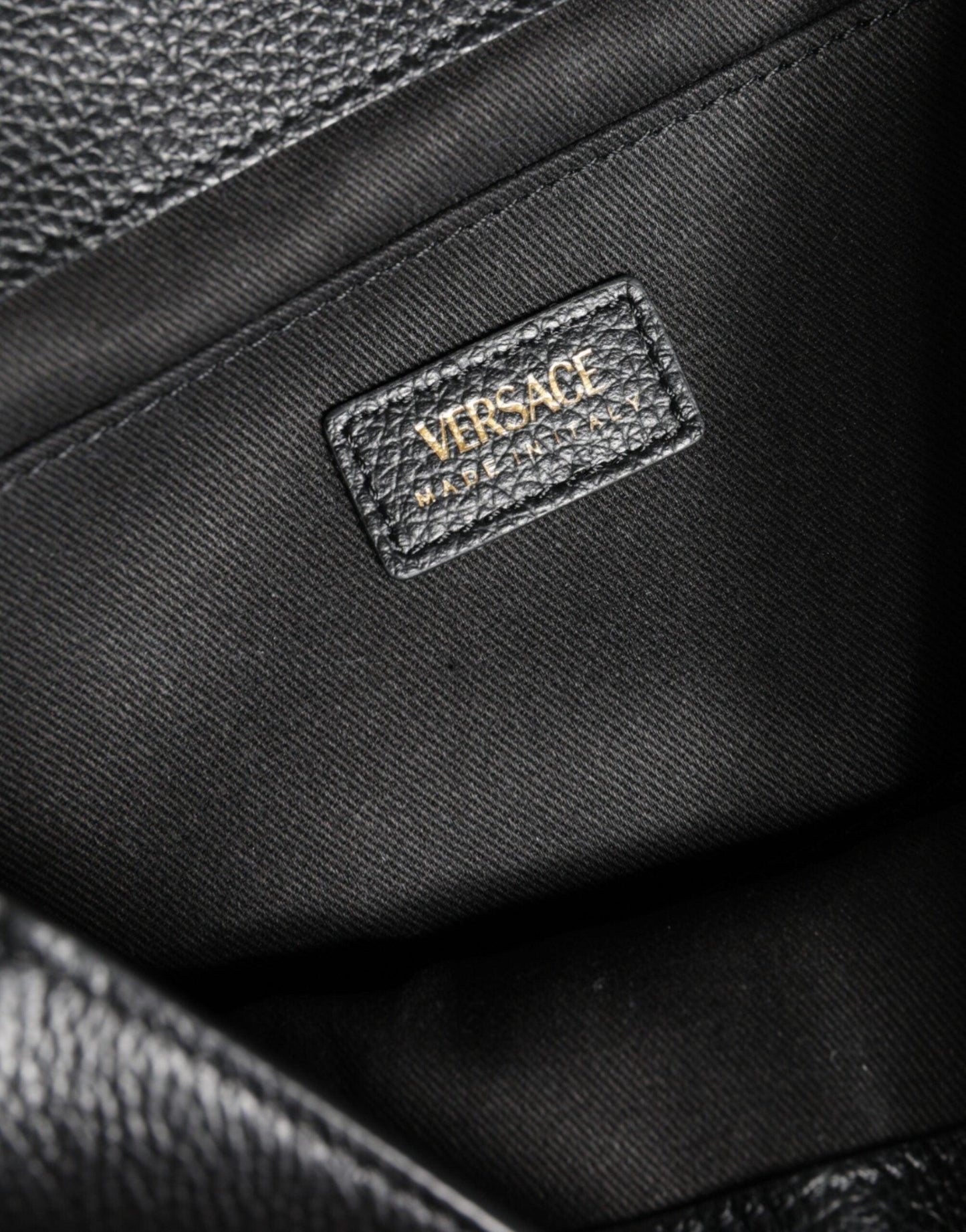 Sac bandoulière en cuir de veau grainé noir Versace