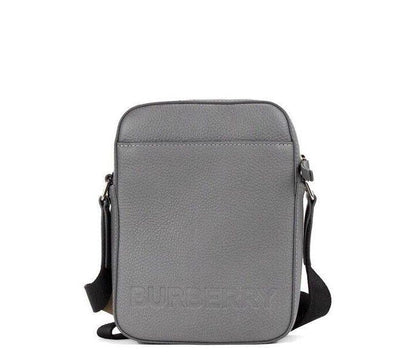 Petit sac à main bandoulière en cuir grainé gris Burberry Thornton avec logo en relief